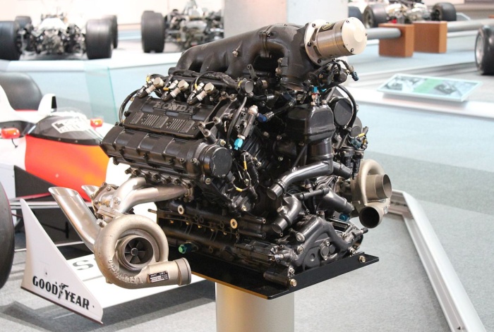 F1のエンジンって市販コンパクトカー位の排気量って知ってた なんで最高時速300kmも出るの すぽみて
